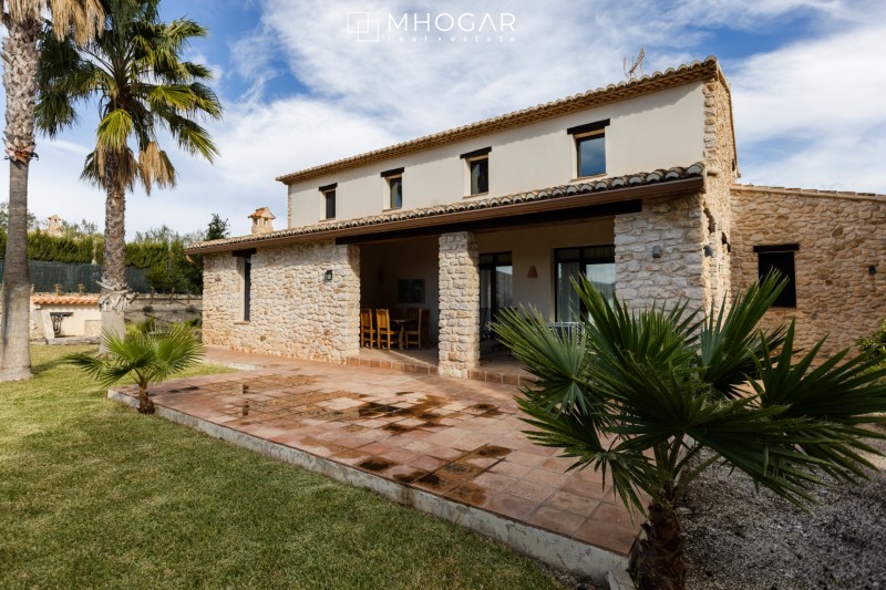 Rústica Elegancia - Casa de Campo a la venta en Benissa!